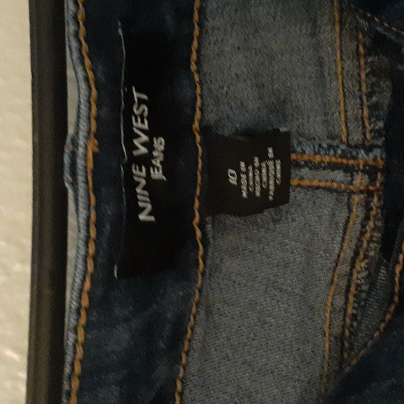 Shorts - Picture 2 of 3